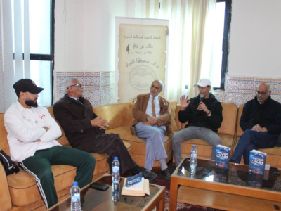 L'auteur Essam Modan discute de son livre avec le public à la BPLP d'Aïn Témouchent
